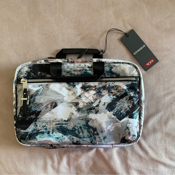 TUMI Travel Set - Picture 4 of 7